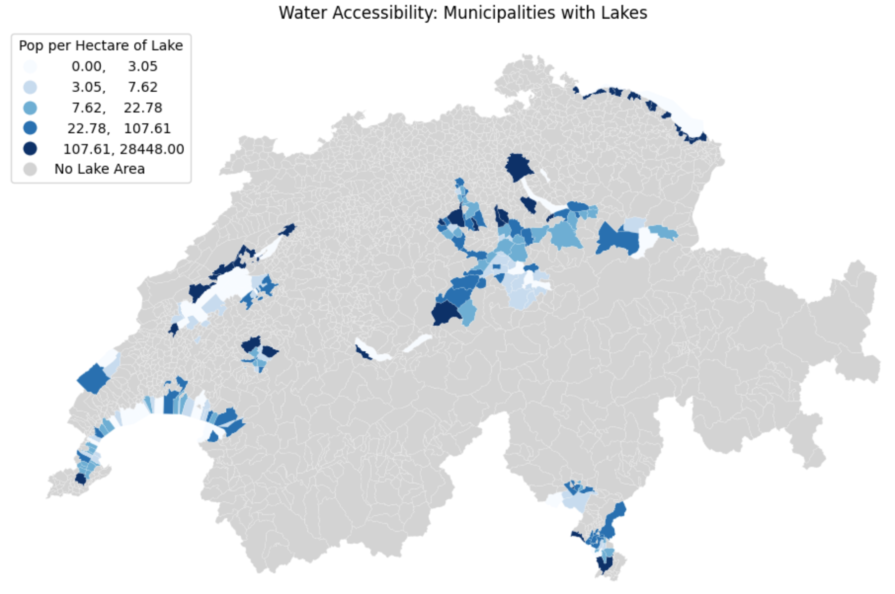 A map of Switzerland where the vast majority of municipalities are colored light grey. The remaining municipalities, which contain lakes, are colored in five shades of blue. The darkest blue areas indicate high populations sharing small lake areas.
